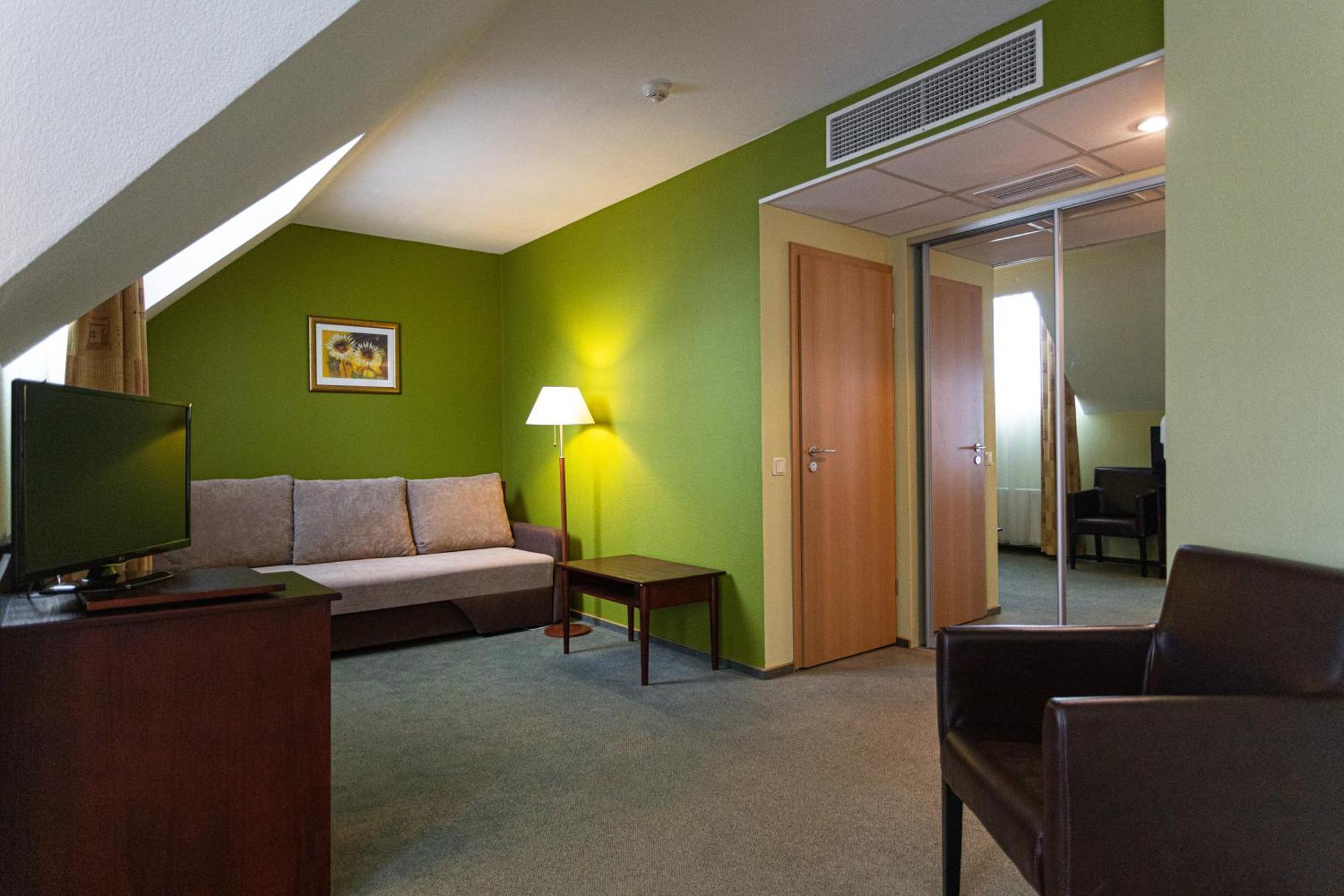 Good Stay Eiropa Hotel Economy Jūrkalne Exterior foto